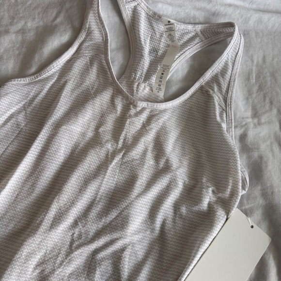 95 🆕🤍 Lululemon Essential Tank - White Herringbone - Picture 8 of 12